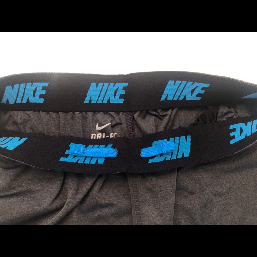 NIKE Dri-Fit Charcoal w/Blk side panel Shorts (M) - Picture 4 of 8